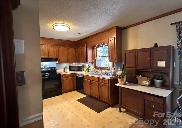 Photo 4 of Single family home for sale at 2825 Allenton Trails Ln, Charlotte, NC 28212 | MLS# 4415001 | Listing updated on 2026-09-30