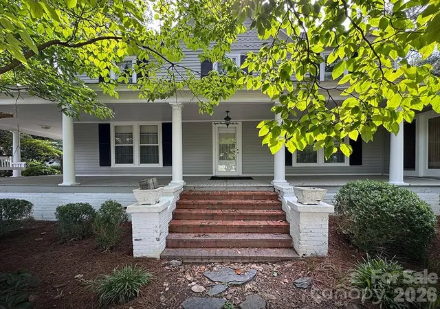 Photo 3 of Single family home for sale at 842 N Aspen St, Lincolnton, NC 28092 | MLS# 4415190 | Listing updated on 2026-09-29