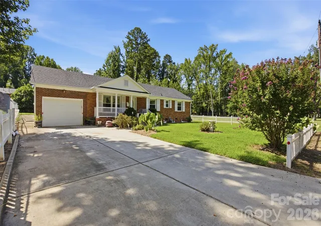 Photo 2 of Single family home for sale at 5218 Dolphin Ln, Charlotte, NC 28215 | MLS# 4415412 | Listing updated on 2026-09-08