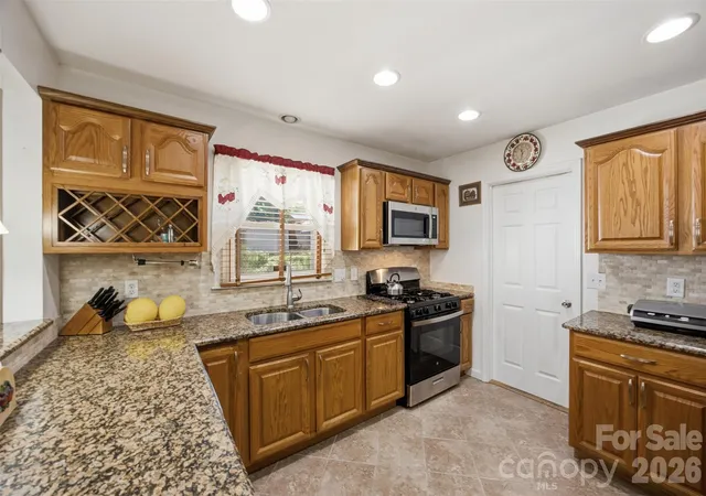 Photo 1 of Single family home for sale at 5218 Dolphin Ln, Charlotte, NC 28215 | MLS# 4415412 | Listing updated on 2026-10-27