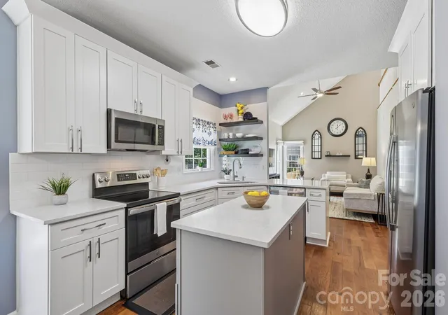Photo 4 of Single family home for sale at 8504 Tamarron Dr, Charlotte, NC 28277 | MLS# 4415545 | Listing updated on 2026-10-07