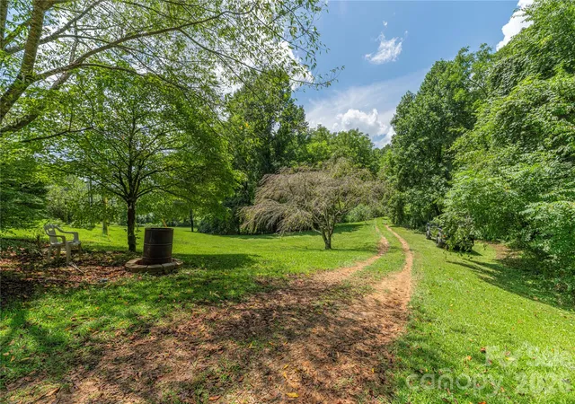 Photo 3 of Single family home for sale at 124 Sayles Town Pl, Fairview, NC 28730 | MLS# 4415601 | Listing updated on 2026-09-24