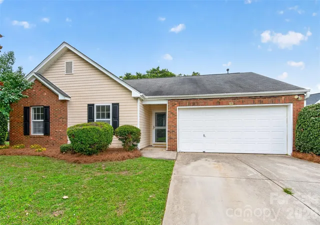 Single family home for sale at 5733 Cardington Ct, Charlotte, NC 28216 | MLS# 4416728