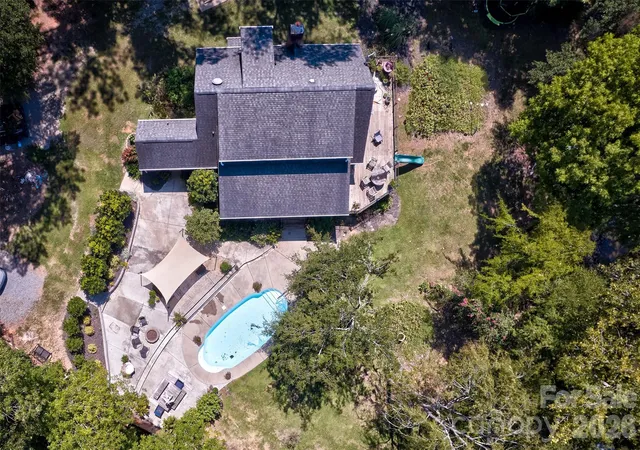Photo 2 of Single family home for sale at 486 Willow Cove Rd, Lake Wylie, SC 29710 | MLS# 4416868 | Listing updated on 2026-09-28