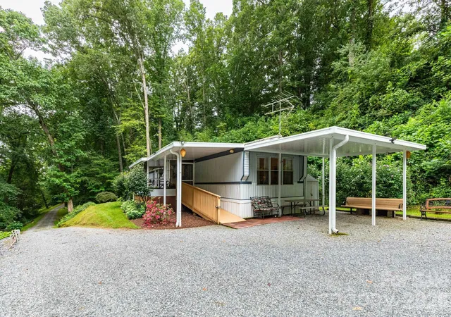 Photo 3 of Single family home for sale at 48 Melissa Ln, Leicester, NC 28748 | MLS# 4417154 | Listing updated on 2026-09-09