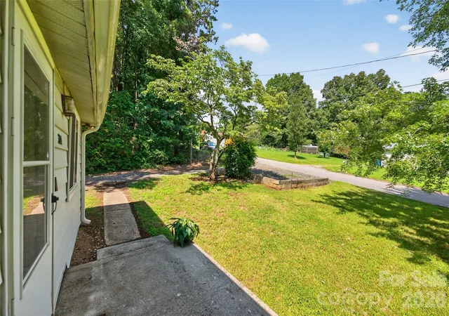 Photo 3 of Single family home for sale at 314 22Nd Street Ct Se, Hickory, NC 28602 | MLS# 4417234 | Listing updated on 2026-10-23