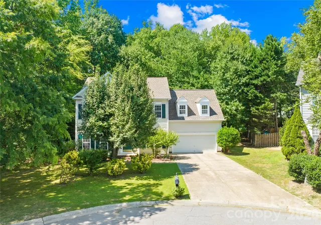 Photo 1 of Single family home for sale at 13605 Flatwoods Ct, Huntersville, NC 28078 | MLS# 4417637 | Listing updated on 2026-09-28