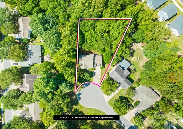 Photo 2 of Single family home for sale at 13605 Flatwoods Ct, Huntersville, NC 28078 | MLS# 4417637 | Listing updated on 2026-09-28