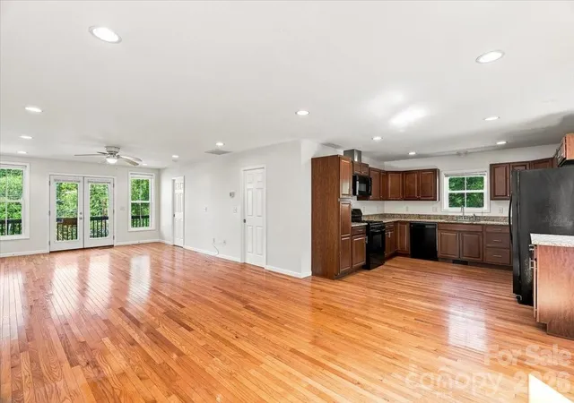 Photo 4 of Single family home for sale at 2 Elkmont Pl, Asheville, NC 28804 | MLS# 4417768 | Listing updated on 2026-10-07