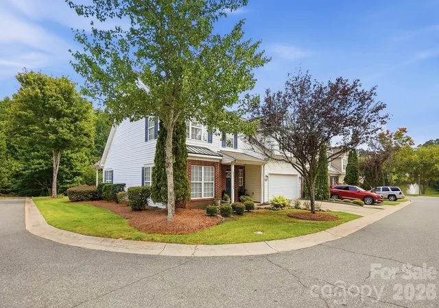 Photo 3 of Townhouse for sale at 10933 Stone Trail Rd, Charlotte, NC 28213 | MLS# 4417912 | Listing updated on 2026-09-30