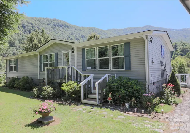 Photo 1 of Single family home for sale at 76 Patriot Dr, Waynesville, NC 28786 | MLS# 4418358 | Listing updated on 2026-09-08
