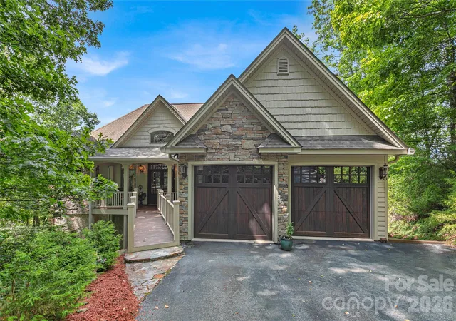 Photo 2 of Single family home for sale at 303 Wodigeasgohi Dr, Brevard, NC 28712 | MLS# 4419106 | Listing updated on 2026-09-29