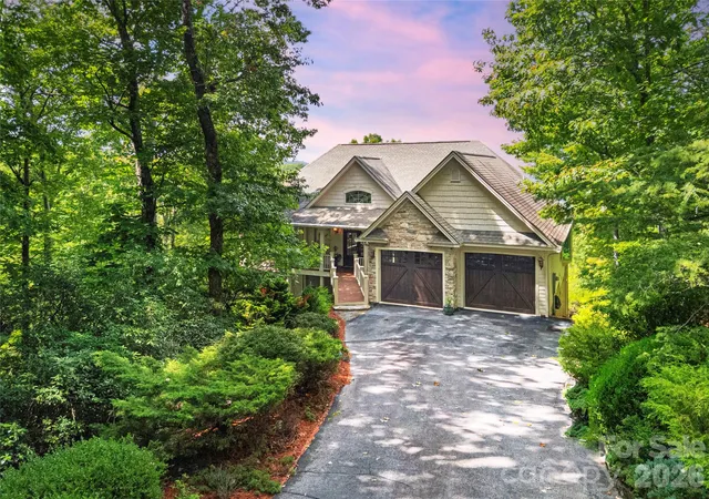 Photo 3 of Single family home for sale at 303 Wodigeasgohi Dr, Brevard, NC 28712 | MLS# 4419106 | Listing updated on 2026-09-29