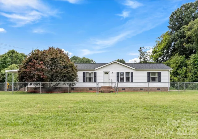Photo 2 of Sale Pending at 2167 Us Hwy 64 W, Mocksville, NC 27028 | MLS# 4419119 | Listing updated on 2026-09-09