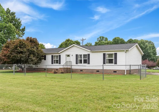 Photo 3 of Sale Pending at 2167 Us Hwy 64 W, Mocksville, NC 27028 | MLS# 4419119 | Listing updated on 2026-09-09