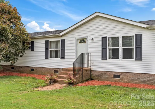 Photo 4 of Sale Pending at 2167 Us Hwy 64 W, Mocksville, NC 27028 | MLS# 4419119 | Listing updated on 2026-09-09