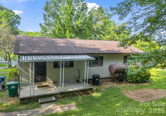 Photo 3 of Single family home for sale at 375 Bee Tree Rd, Swannanoa, NC 28778 | MLS# 4419136 | Listing updated on 2026-10-07