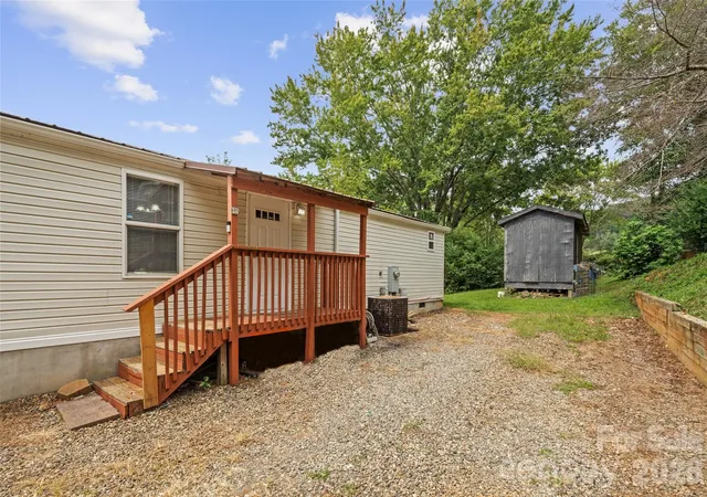Photo 2 of Single family home for sale at 4 Briarcliff Ter, Asheville, NC 28806 | MLS# 4419934 | Listing updated on 2026-09-17