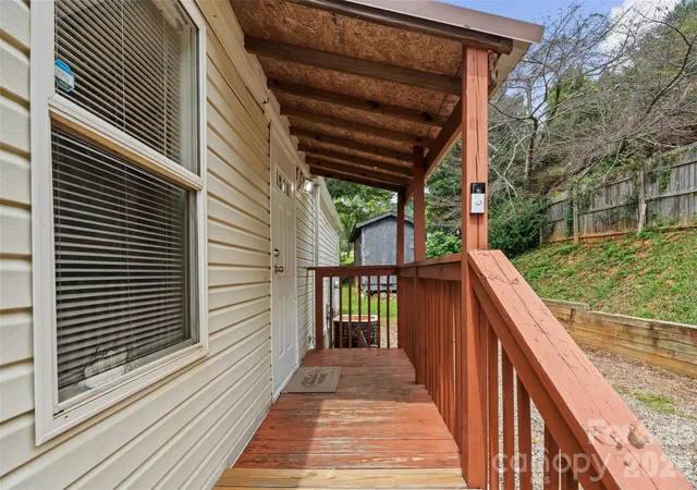 Photo 3 of Single family home for sale at 4 Briarcliff Ter, Asheville, NC 28806 | MLS# 4419934 | Listing updated on 2026-09-17