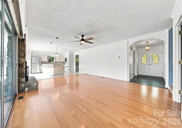 Photo 4 of Single family home for sale at 2796 Lakeview Dr, Lenoir, NC 28645 | MLS# 4420091 | Listing updated on 2026-09-10