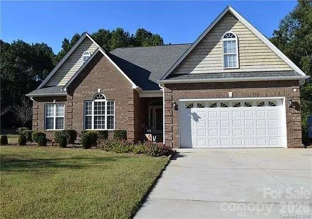 Photo 1 of Single family home for sale at 136 Gibralter Point Rd, Dallas, NC 28034 | MLS# 4420385 | Listing updated on 2026-10-01