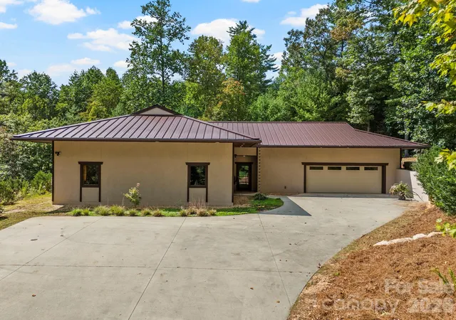 Photo 2 of Single family home for sale at 36 Ravenwood Dr, Fletcher, NC 28732 | MLS# 4420413 | Listing updated on 2026-10-01