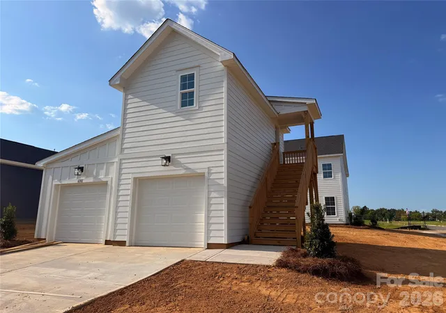 Photo 4 of Single family home for sale at 6101 Daisy Dale Dr, Pineville, NC 28134 | MLS# 4421100 | Listing updated on 2026-09-25
