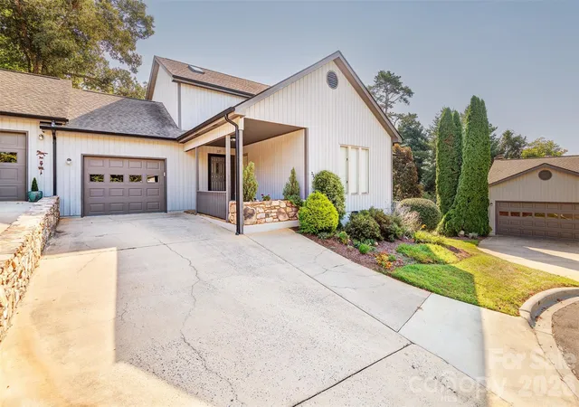 Photo 1 of Townhouse for sale at 227 Kyfields Rd, Weaverville, NC 28787 | MLS# 4421377 | Listing updated on 2026-09-08