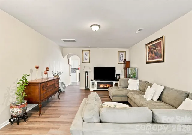 Photo 3 of Single family home for sale at 4008 Tulocay Ln, Charlotte, NC 28215 | MLS# 4421466 | Listing updated on 2026-09-23