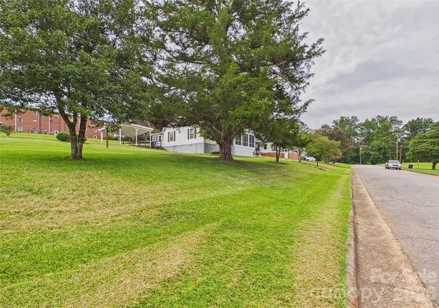Photo 4 of Single family home for sale at 107 Mimosa Ave, Rhodhiss, NC | MLS# 4421754 | Listing updated on 2026-09-08