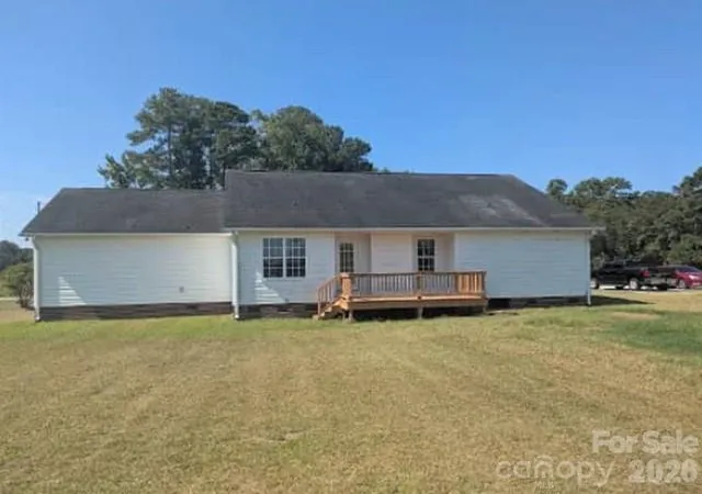 Photo 2 of Single family home for sale at 1379 Old Whiteville Rd, Lumberton, NC 28358 | MLS# 4421953 | Listing updated on 2026-09-08