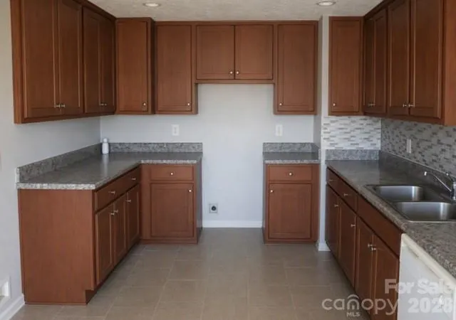 Photo 3 of Single family home for sale at 1379 Old Whiteville Rd, Lumberton, NC 28358 | MLS# 4421953 | Listing updated on 2026-09-08