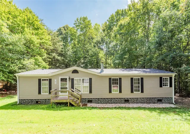 Photo 1 of Single family home for sale at 141 Tommys Ln, Mooresville, NC 28117 | MLS# 4422001 | Listing updated on 2026-09-21