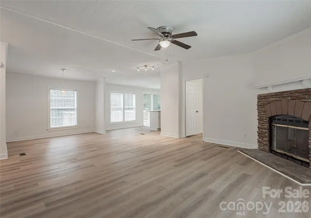 Photo 3 of Single family home for sale at 141 Tommys Ln, Mooresville, NC 28117 | MLS# 4422001 | Listing updated on 2026-09-21