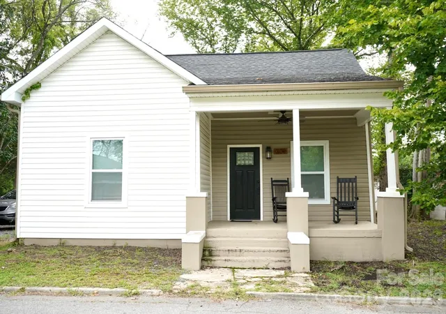 Single family home for sale at 302 Cedar St, Lancaster, SC 29720 | MLS# 4422336