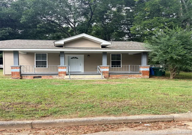 Photo 2 of Single family home for sale at 729 Austin St, Albemarle, NC 28001 | MLS# 4422361 | Listing updated on 2026-09-09