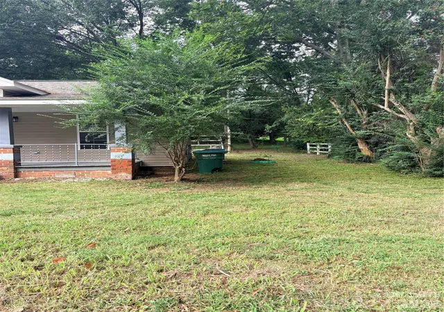 Photo 4 of Single family home for sale at 729 Austin St, Albemarle, NC 28001 | MLS# 4422361 | Listing updated on 2026-09-09