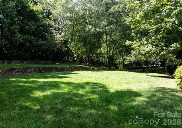 Photo 4 of Sale Pending at 2200 Queens Rd E, Charlotte, NC 28207 | MLS# 4422413 | Listing updated on 2026-09-09