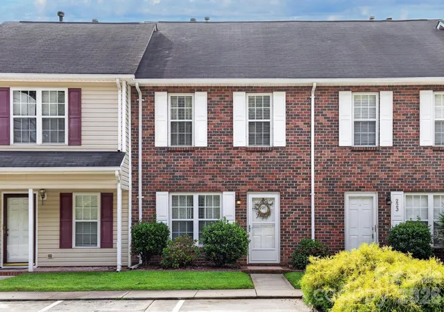 Photo 1 of Townhouse for sale at 221 Linkside Ct Se #5, Lenoir, NC 28645 | MLS# 4422478 | Listing updated on 2026-09-29