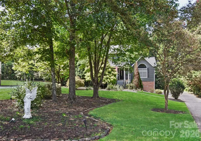 Photo 3 of Single family home for sale at 1861 Plaza Dr, Hickory, NC 28602 | MLS# 4422567 | Listing updated on 2026-09-17