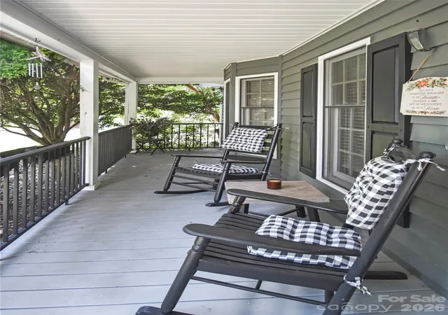 Photo 4 of Single family home for sale at 1861 Plaza Dr, Hickory, NC 28602 | MLS# 4422567 | Listing updated on 2026-09-17
