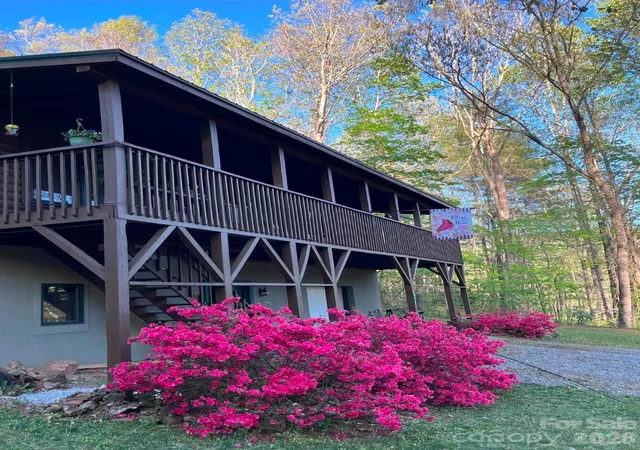 Photo 3 of Single family home for sale at 174 Nix Crk Rd, Canton, NC 28716 | MLS# 4423331 | Listing updated on 2026-09-22