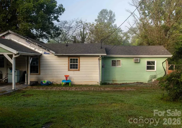 Photo 3 of Single family home for sale at 1219 Peak Pl NW, Lenoir, NC 28645 | MLS# 4423462 | Listing updated on 2026-09-23