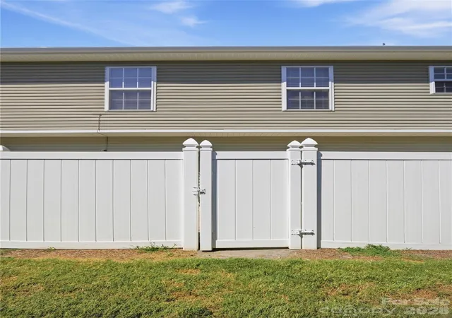 Photo 33 of Townhouse for sale at 2718 Ml Valley Ct, Matthews, NC 28105 | MLS# 4424122 | Listing updated on 2026-09-24