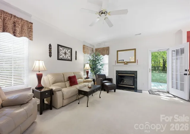 Photo 4 of Single family home for sale at 10018 Glencrest Dr, Huntersville, NC 28078 | MLS# 4424147 | Listing updated on 2026-10-03