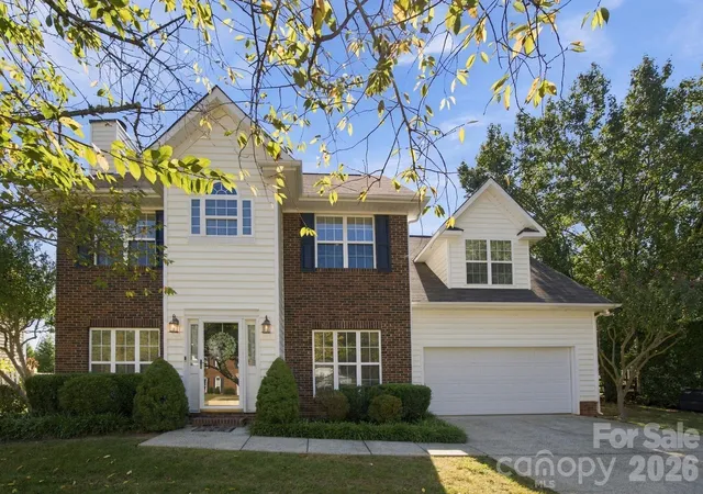 Photo 1 of Single family home for sale at 2807 Edgebrook Cir, Matthews, NC 28105 | MLS# 4424459 | Listing updated on 2026-09-17