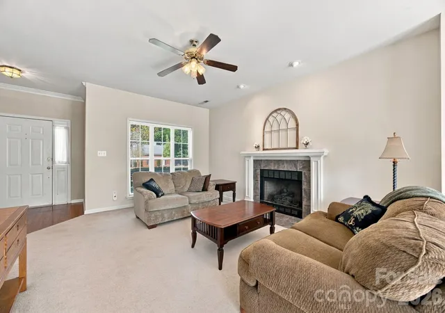 Photo 3 of Single family home for sale at 2807 Edgebrook Cir, Matthews, NC 28105 | MLS# 4424459 | Listing updated on 2026-09-17