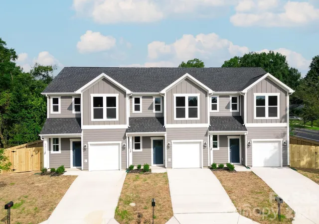 Photo 2 of Townhouse for sale at 3304 Meredith Ave, Charlotte, NC 28208 | MLS# 4424476 | Listing updated on 2026-09-23