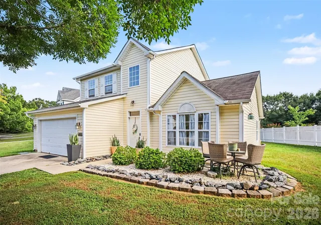Photo 1 of Single family home for sale at 15725 Southern Garden Ln, Charlotte, NC 28278 | MLS# 4424517 | Listing updated on 2026-09-18