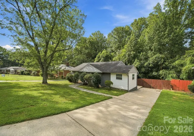 Photo 2 of Single family home for sale at 3307 Bonaire Dr, Charlotte, NC 28208 | MLS# 4424557 | Listing updated on 2026-09-28